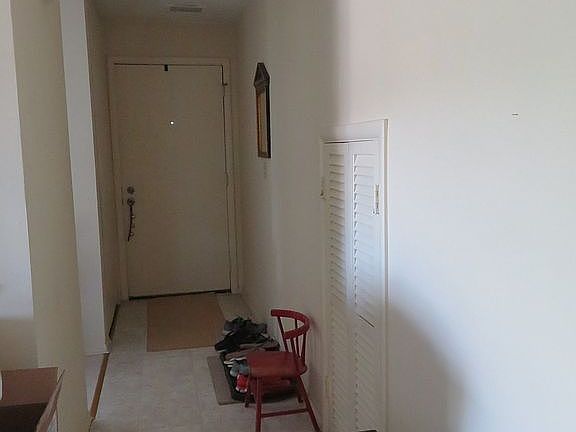 Front Hallway Entrance