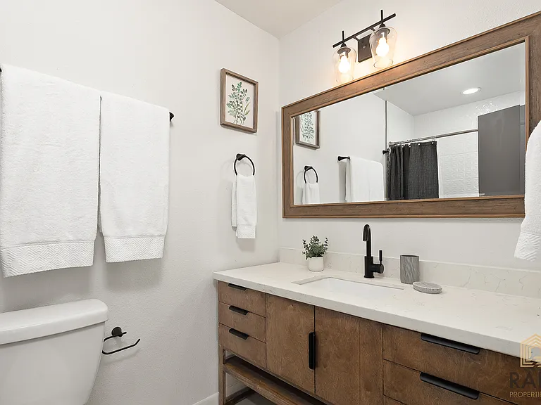 2216 Robyn Ln — Photo 13