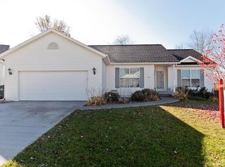 525 Hearthstone Dr NW, Cedar Rapids, IA 52405
