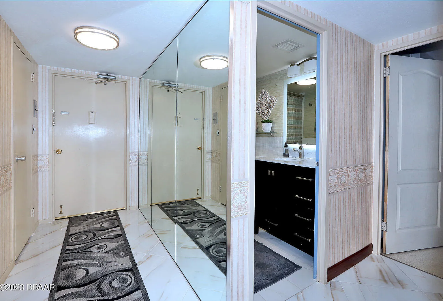 2 bed, 2.0 bath, 1038 sqft, $1,700 — Photo 3