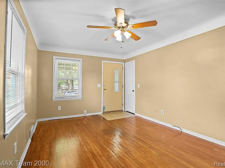3130 Chestnut St — Photo 13