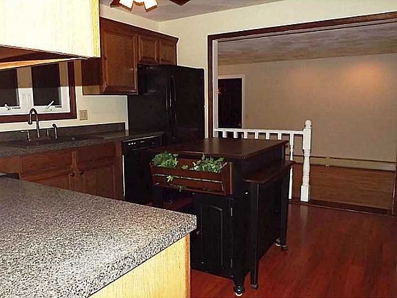 3rd image of 30 Teakwood Dr W