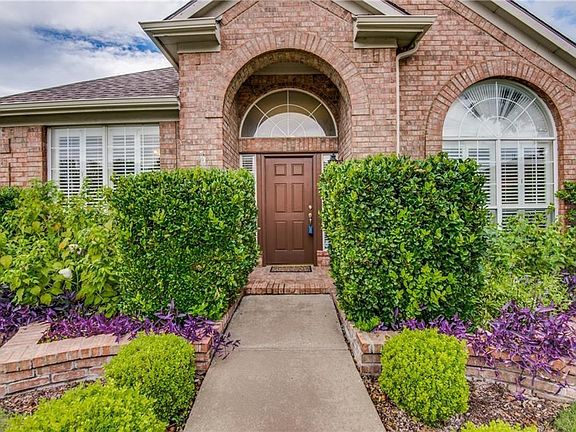 3rd image of 5008 Highlands Dr