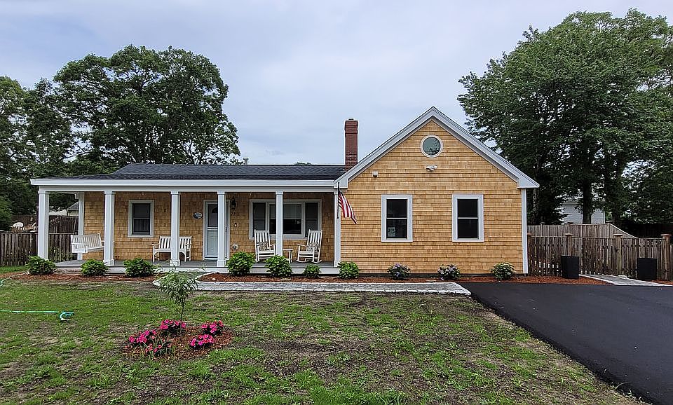 22 Holly Lane Yarmouth, MA