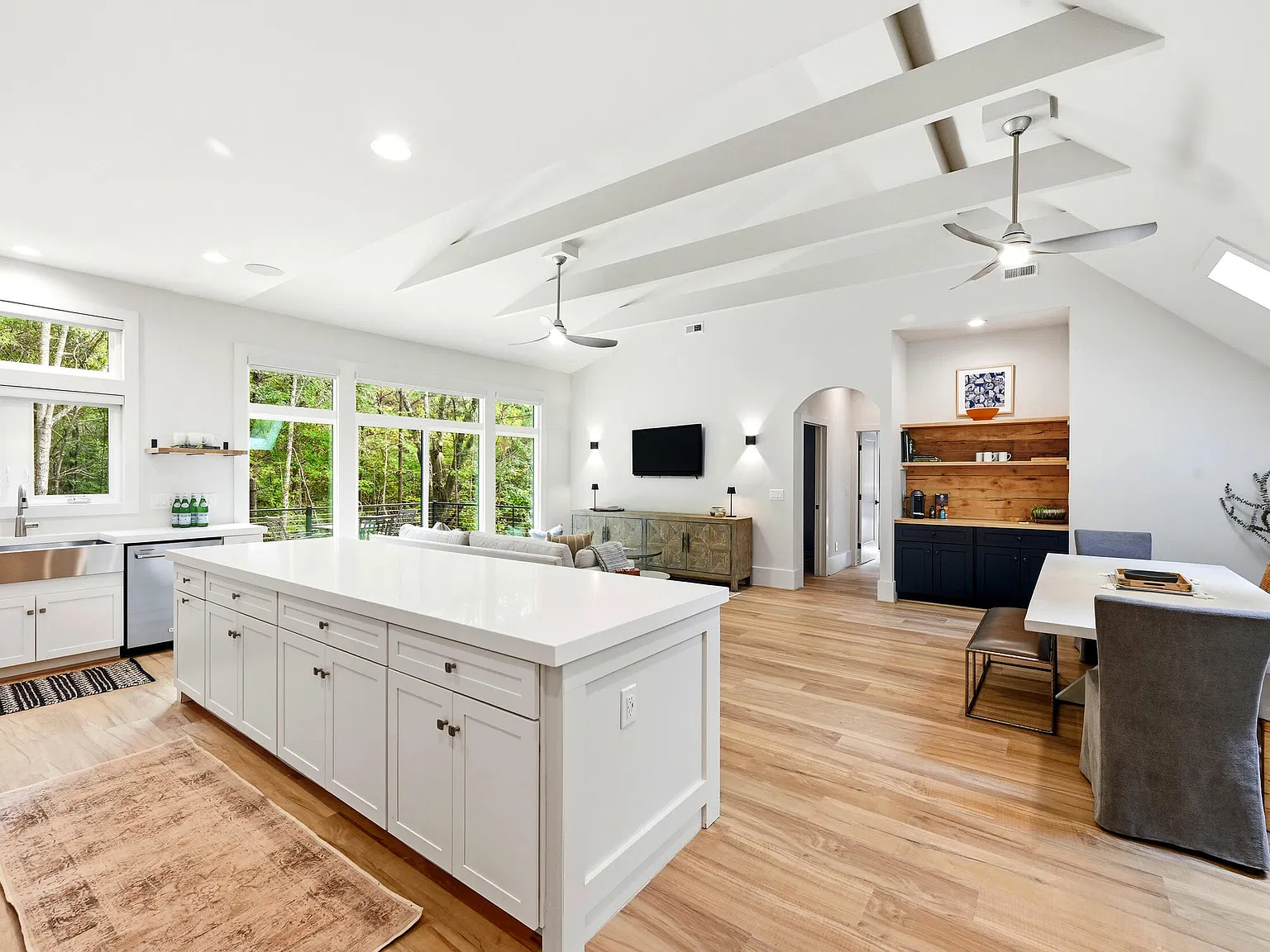 2 bed, 1.0 bath, $4,500 — Photo 3
