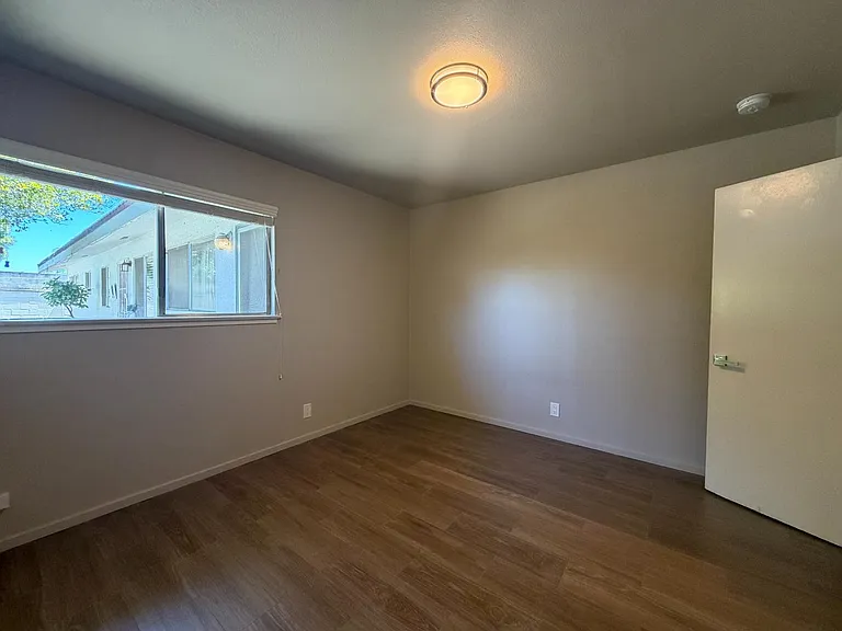 1538 E Austin Way — Photo 11
