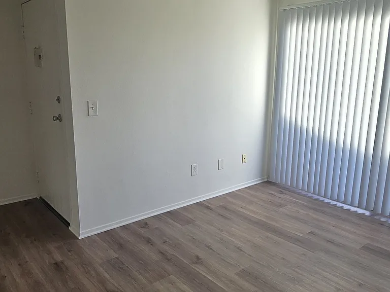 Franklin Luxury Apartments — Photo 25