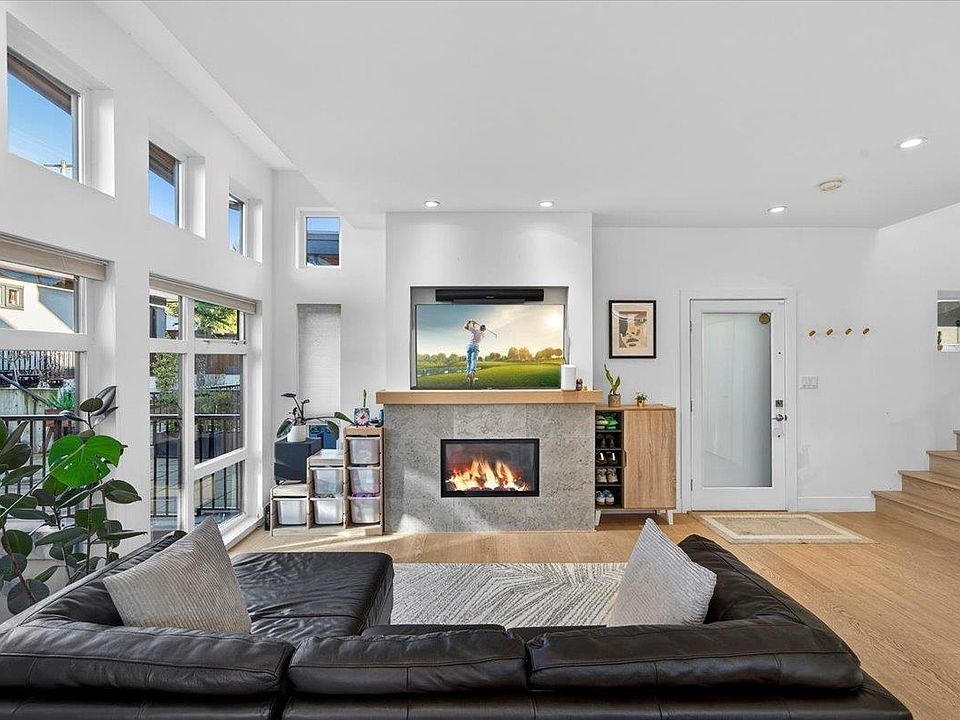 1st image of 252 E 19th St #2