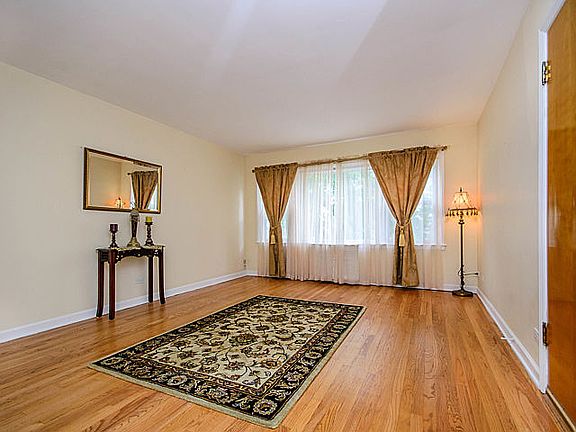 3rd image of 5300 N California Ave APT 2N