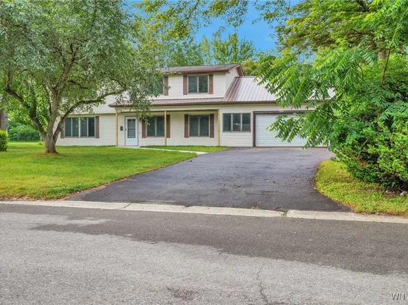 4357 Sunset Ct, Lockport, NY 14094