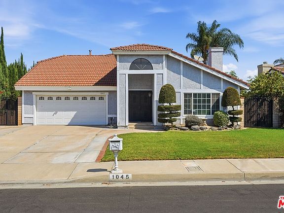 3rd image of 1045 Grossmont Dr