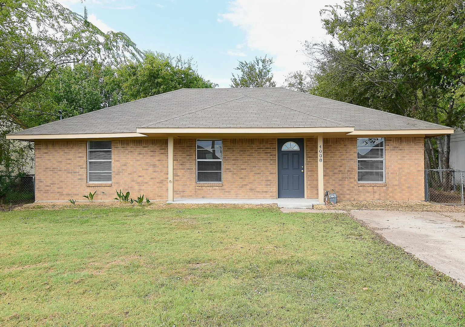 4008 Templeton - House — Photo 2