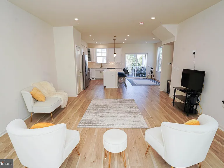 414 Waterfield Ct — Photo 26