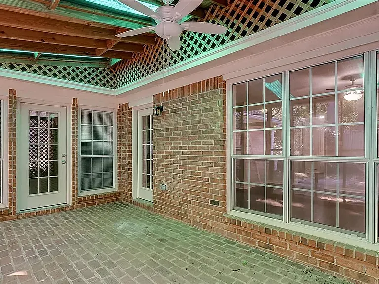 3 bed, 2.5 bath, 1799 sqft, $1,900 — Photo 4