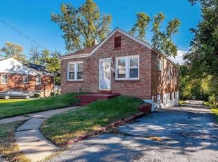 8326 Braddock Dr, Saint Louis, MO 63132