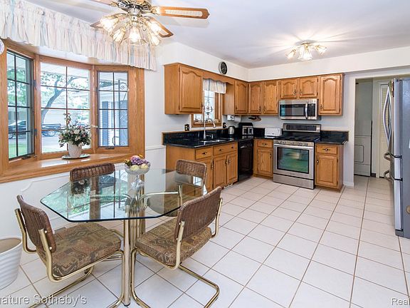 3rd image of 6336 Emerald Lake Dr