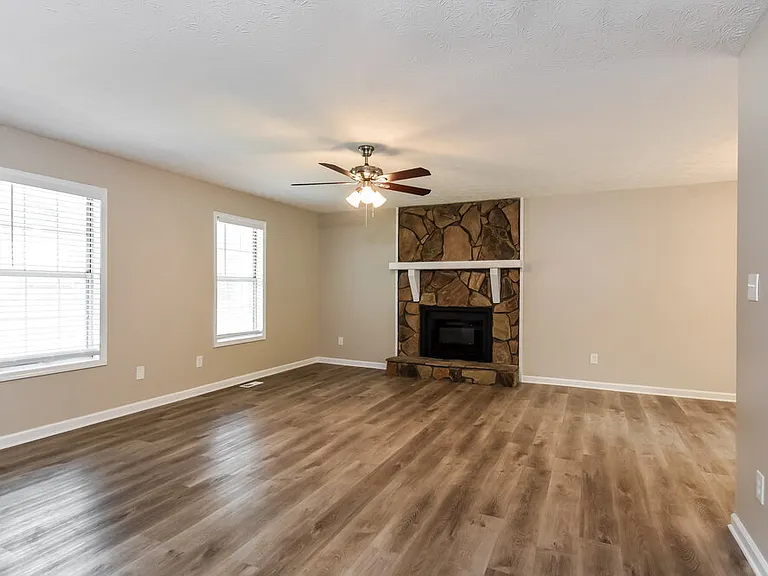 2405 Betsy Ct SW — Photo 6