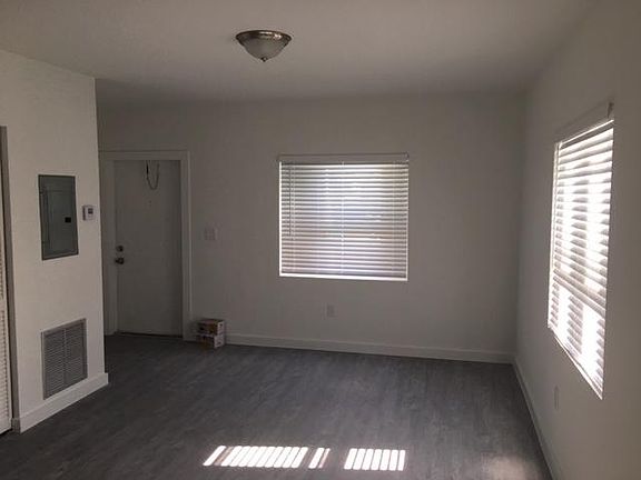 3rd image of 475 NE 84th Ter Floor 1