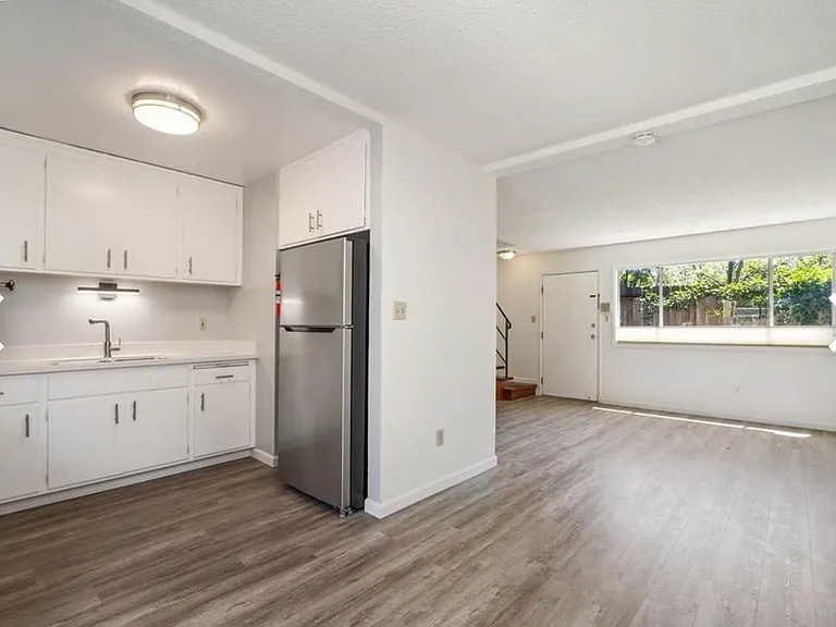 3028 Deakin St #4 — Photo 4