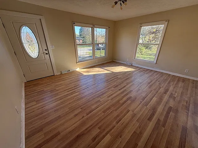 3 bed, 1750 sqft, $1,850 — Photo 2