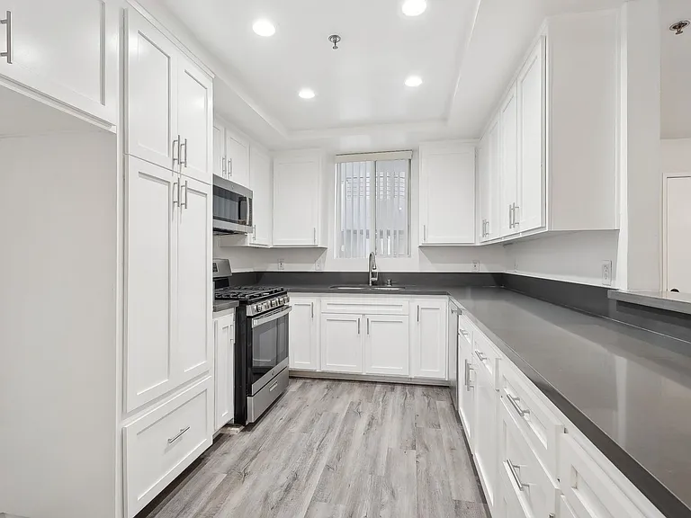 4532 Murietta Ave — Photo 22