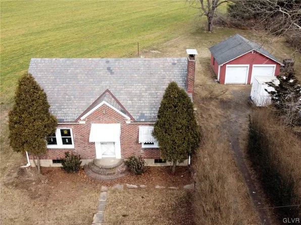 4704 Lehigh Dr, Walnutport, PA 18088