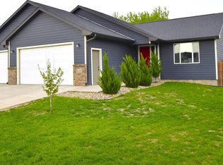 1028 N Mable Cir, Sioux Falls, SD 57103