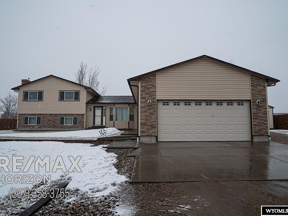 1st image of 12 Lakeview Dr