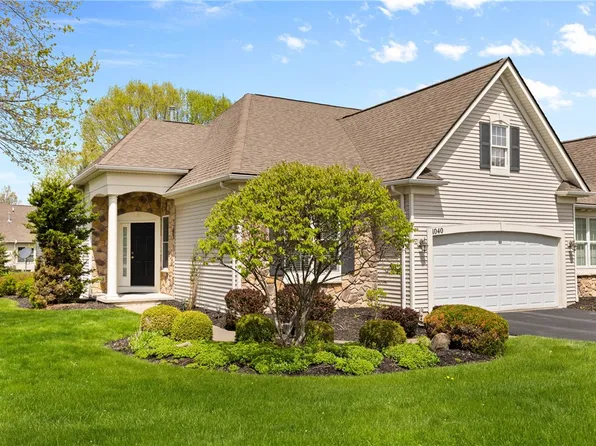 1040 Chapelhill Dr, Victor, NY 14564