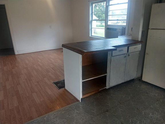 3rd image of 185 Dillashaw Dr
