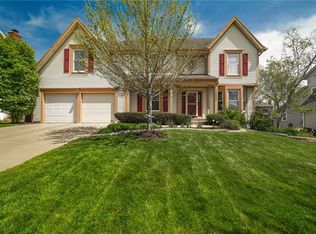 10533 Barton St, Overland Park, KS 66214