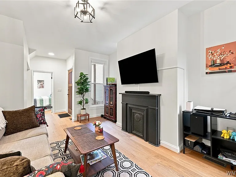250 West Ave — Photo 4
