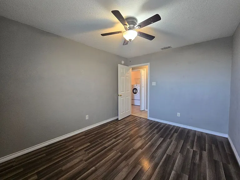 4207 Thunder Creek Dr — Photo 18