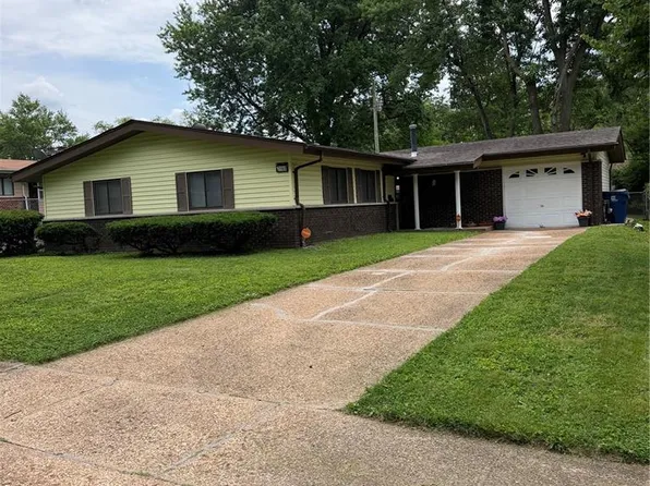 3160 Newgate Dr, Florissant, MO 63033