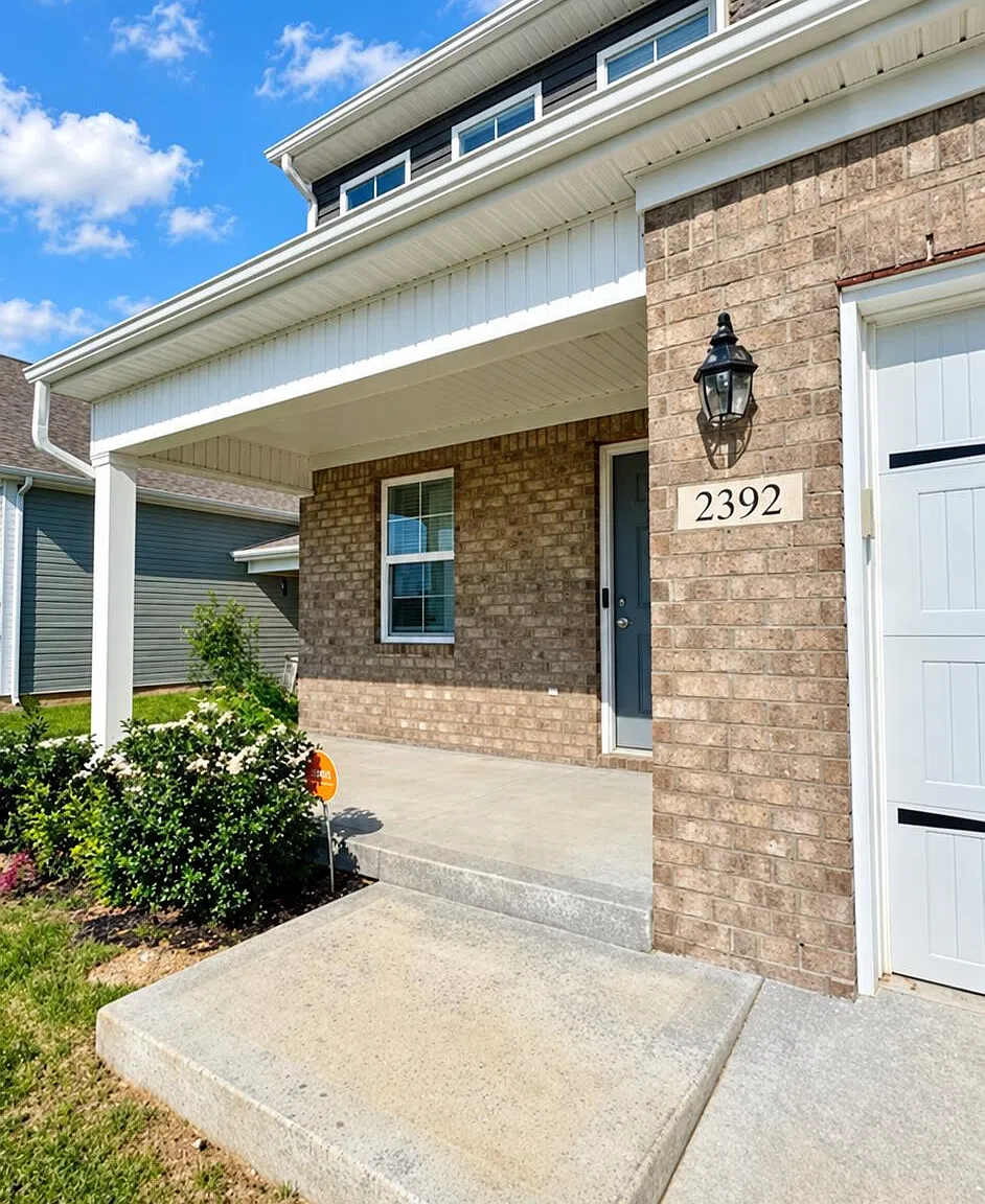 4 bed, 2.5 bath, 1968 sqft, $2,300 — Photo 2