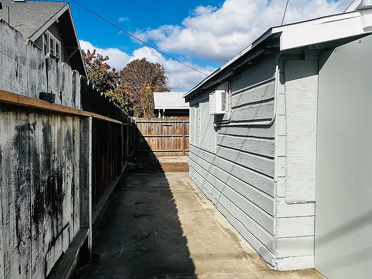 401 W Goshen Ave #A — Photo 2