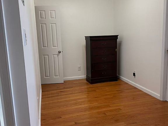3rd image of 2027 Coyle St Floor 2