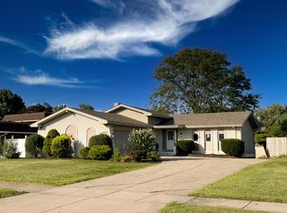 1049 Heather Ln, Munster, IN 46321