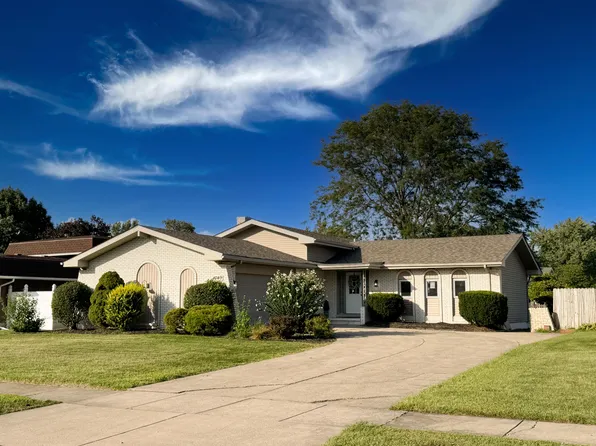 1049 Heather Ln, Munster, IN 46321