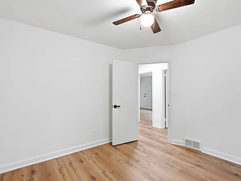 2801 Mitchell Dr — Photo 16