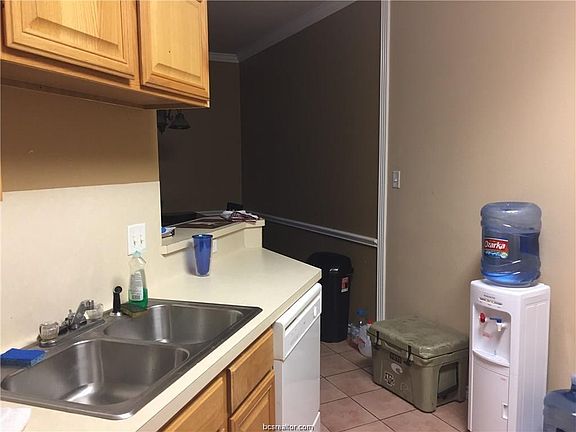 3rd image of 203 Navarro Dr
