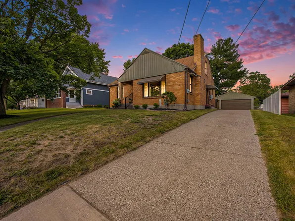 17 Lamoreaux Dr NE, Comstock Park, MI 49321