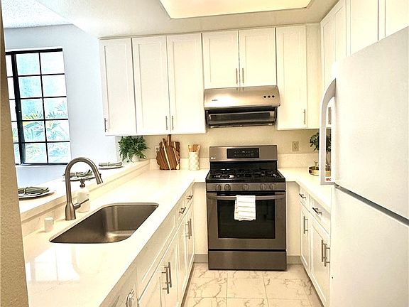 4th image of 235 S Holliston Ave