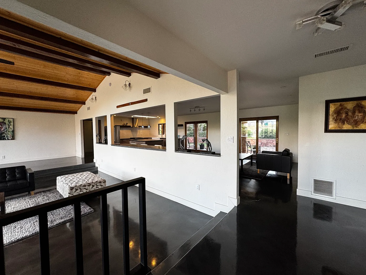 3 bed, 2598 sqft, $5,500 — Photo 2