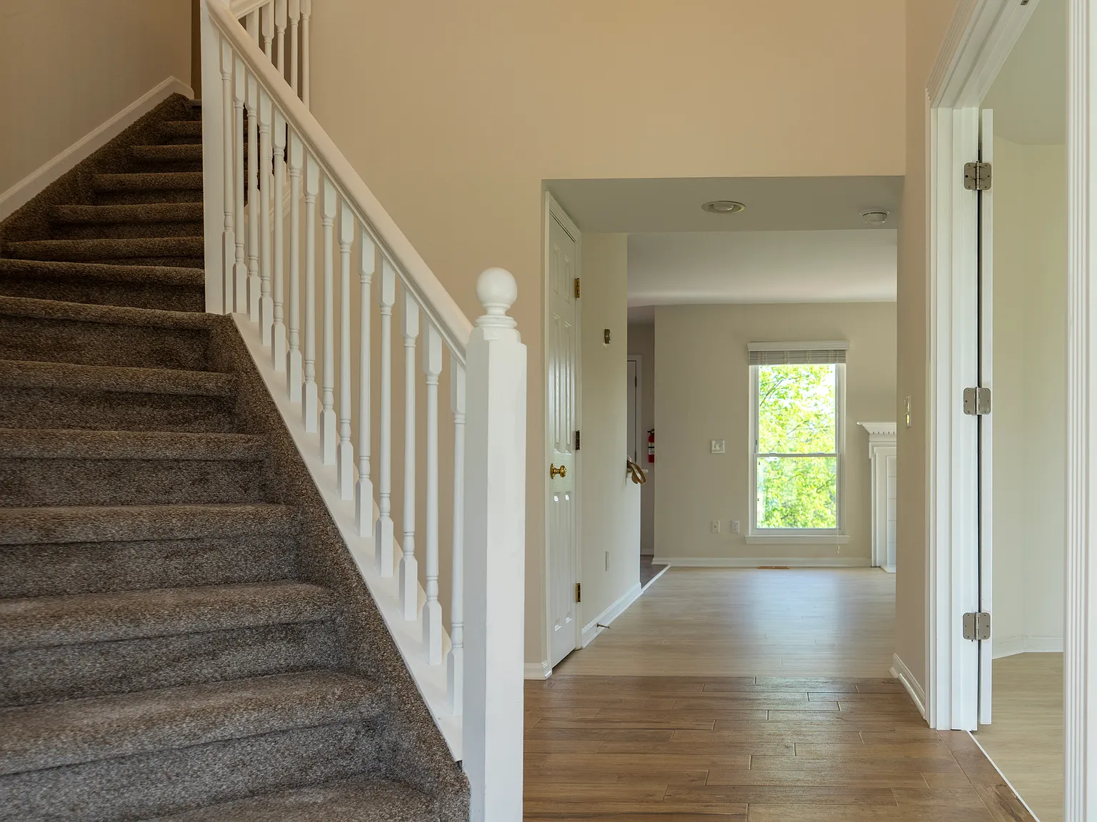 4 bed, 2421 sqft, $3,650 — Photo 3