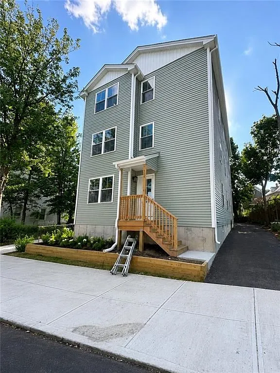 3 bed, 2.0 bath, 1200 sqft, $2,600 — Photo 1