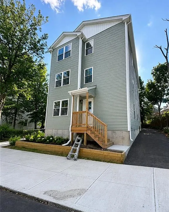 134 Florence St #2