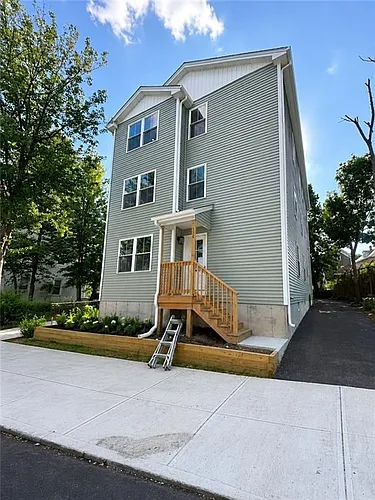 134 Florence St #3 Photo 1