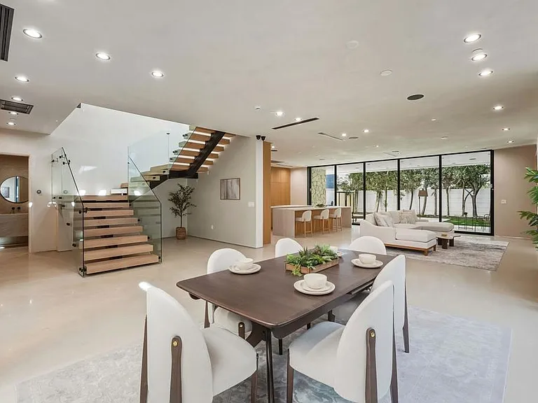 824 N Curson Ave — Photo 15