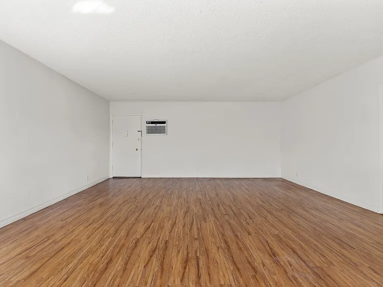 4924 Kester Ave #10 — Photo 3